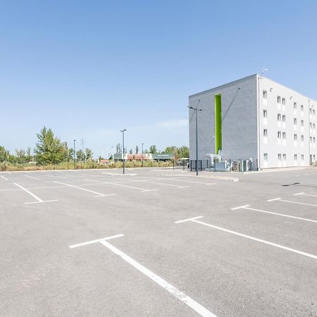 B&B Hotel Saint-Martin-De-Crau Alpilles Camargue Buitenkant foto
