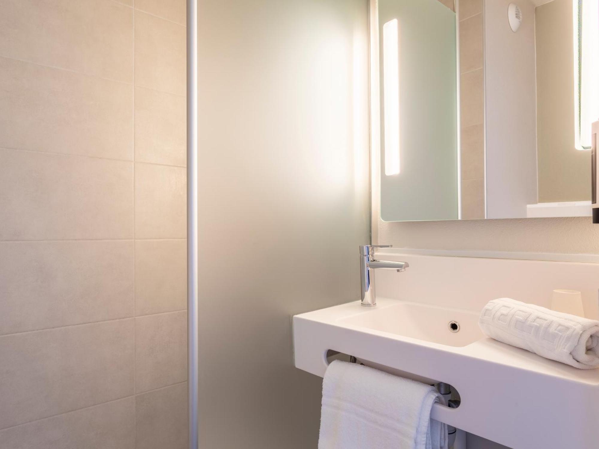 B&B Hotel Saint-Martin-De-Crau Alpilles Camargue Buitenkant foto