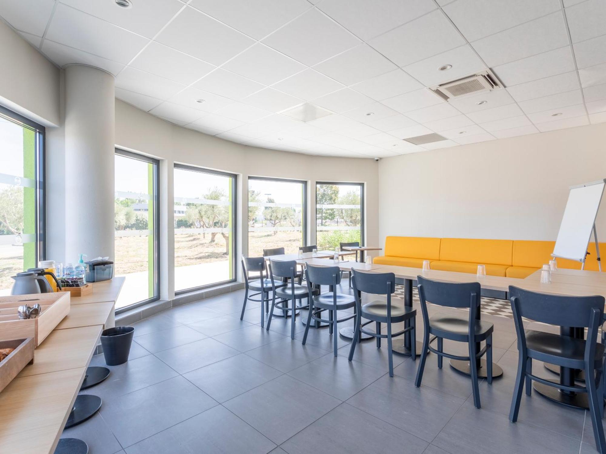 B&B Hotel Saint-Martin-De-Crau Alpilles Camargue Buitenkant foto