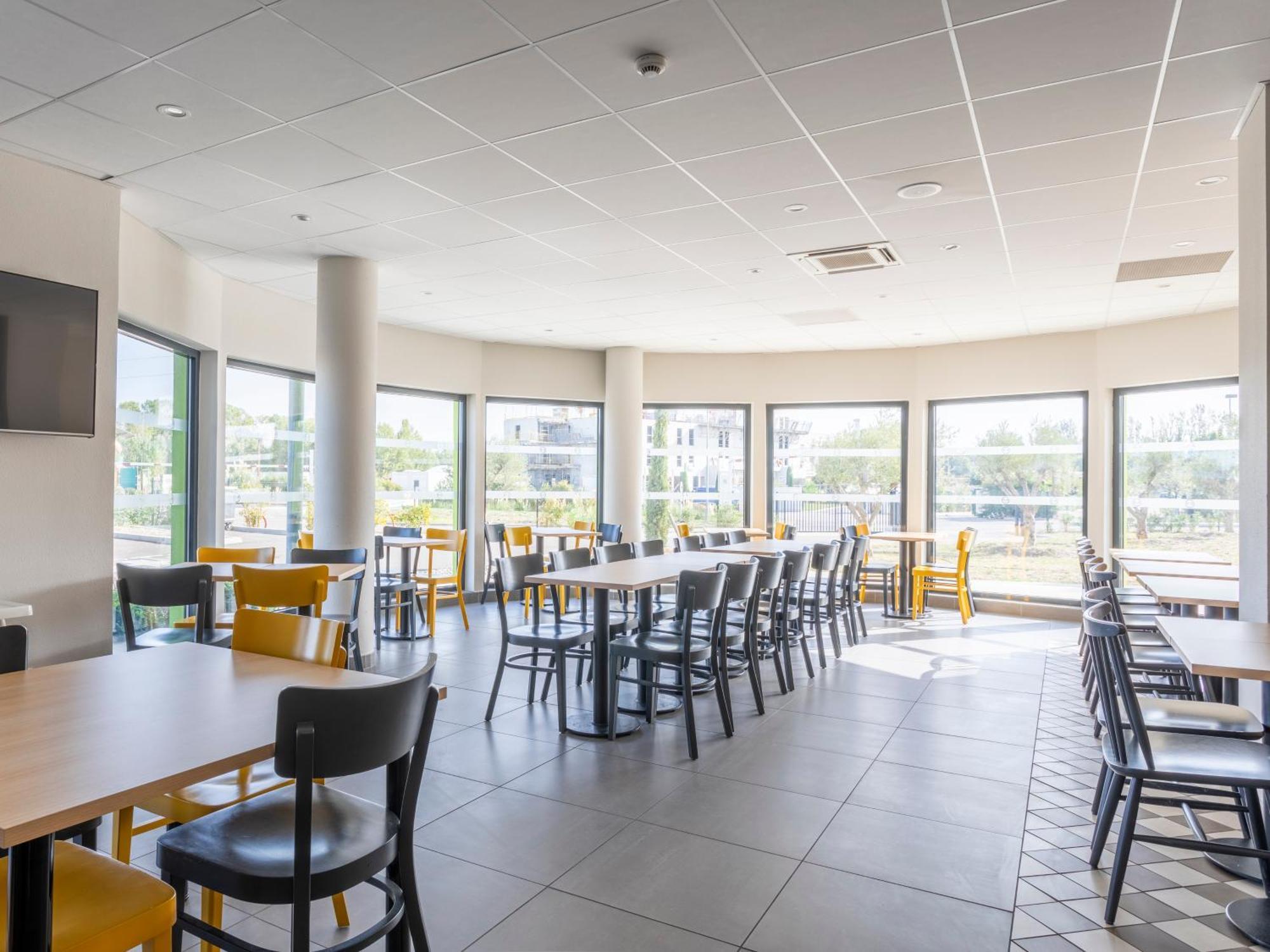 B&B Hotel Saint-Martin-De-Crau Alpilles Camargue Buitenkant foto