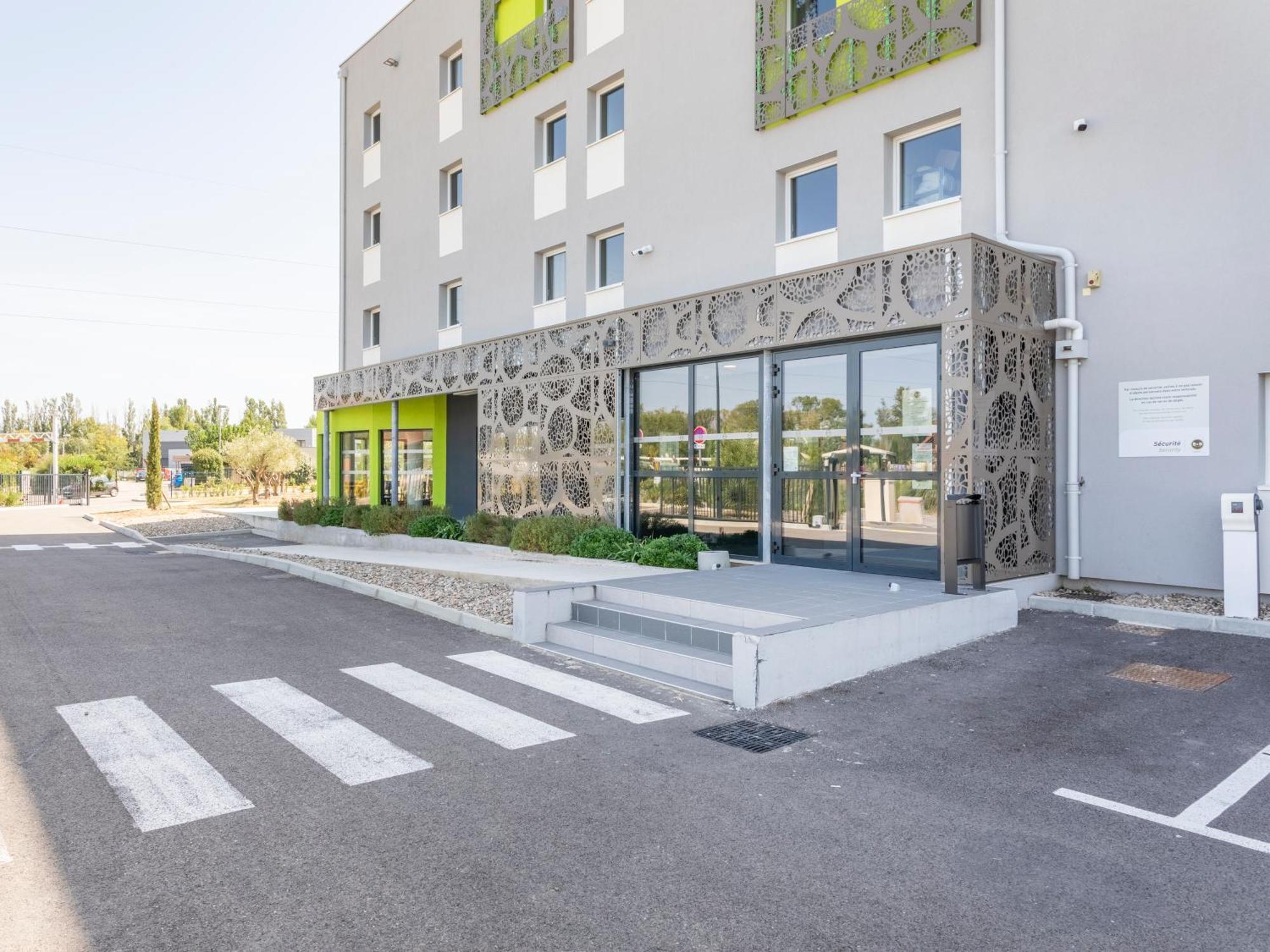 B&B Hotel Saint-Martin-De-Crau Alpilles Camargue Buitenkant foto