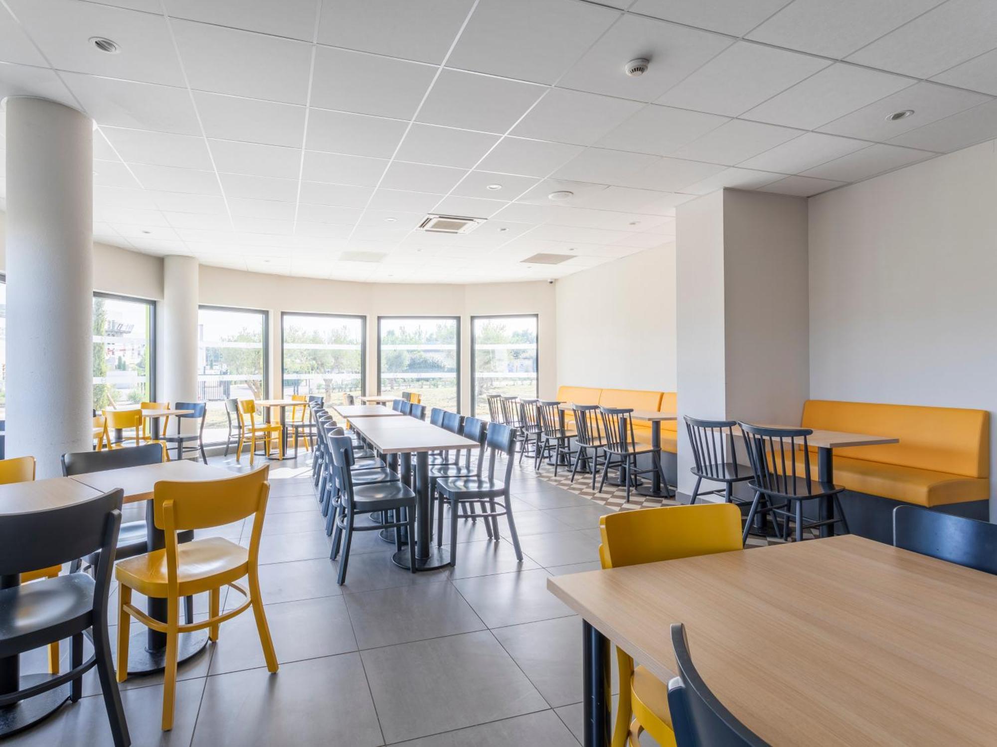 B&B Hotel Saint-Martin-De-Crau Alpilles Camargue Buitenkant foto