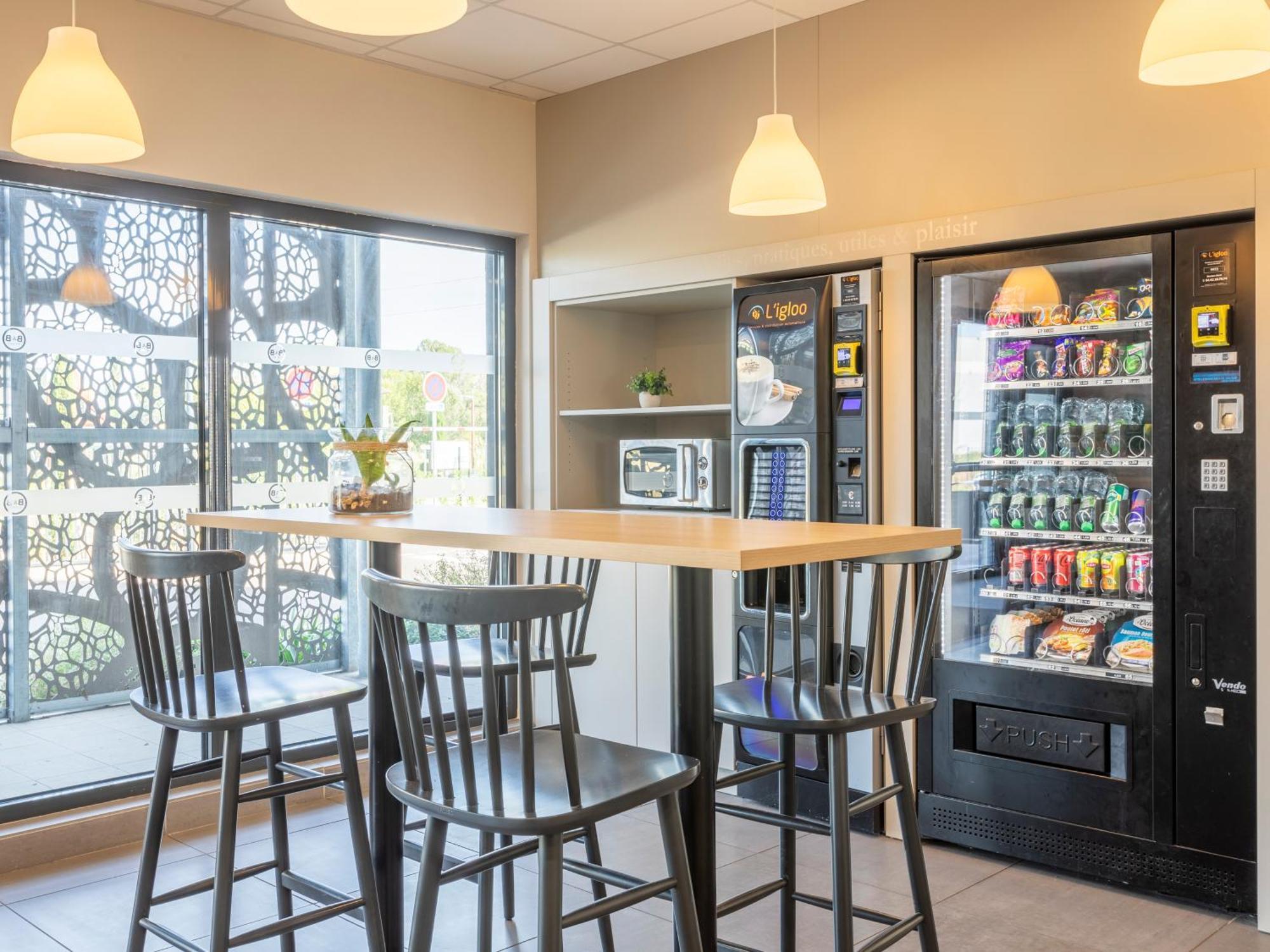 B&B Hotel Saint-Martin-De-Crau Alpilles Camargue Buitenkant foto